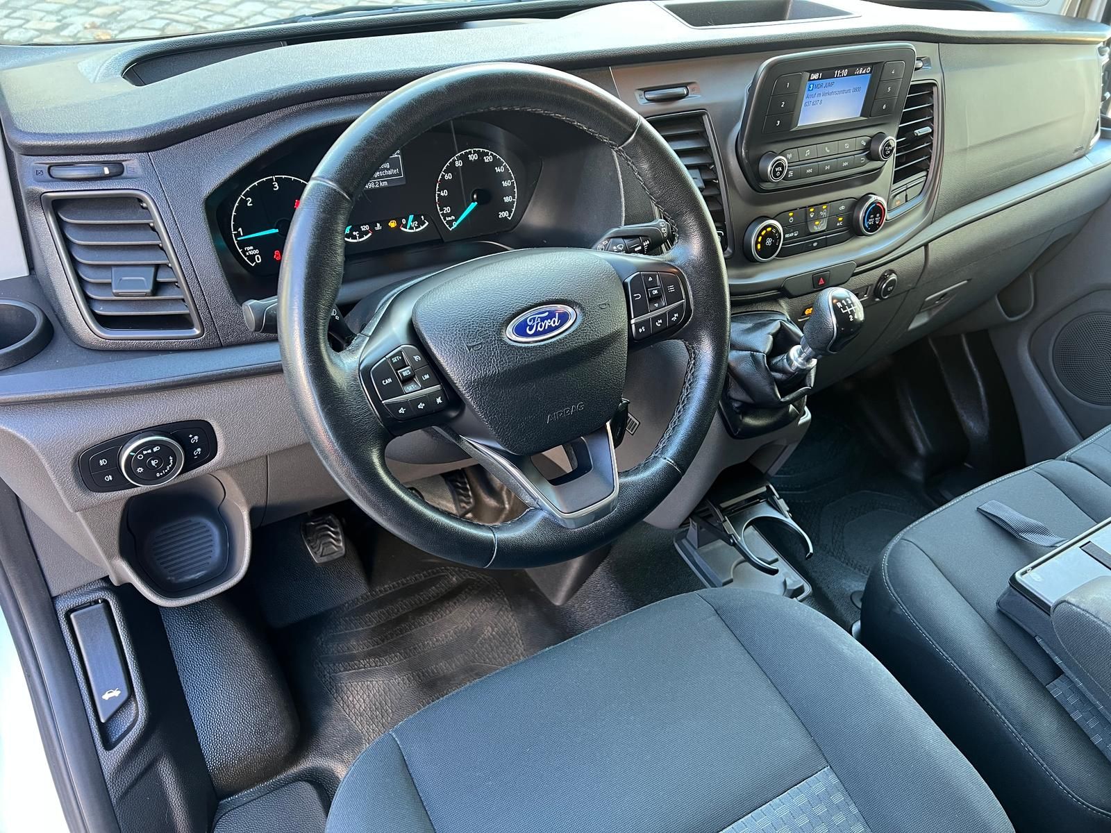 Fahrzeugabbildung Ford Tourneo Custom 9-Sitzer Bus +DAB+TEMPOMAT+PDC+