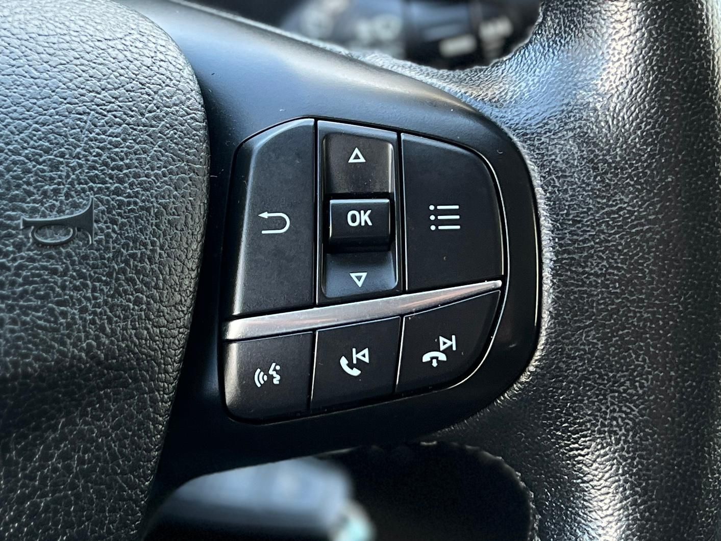 Fahrzeugabbildung Ford Tourneo Custom 9-Sitzer Bus +DAB+TEMPOMAT+PDC+