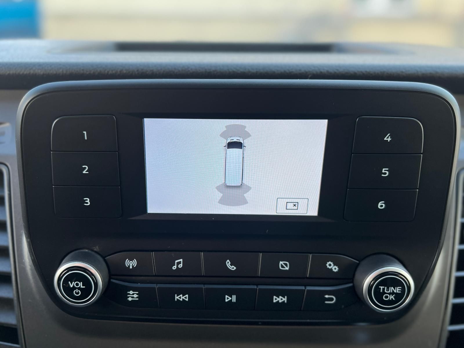 Fahrzeugabbildung Ford Tourneo Custom 9-Sitzer Bus +DAB+TEMPOMAT+PDC+