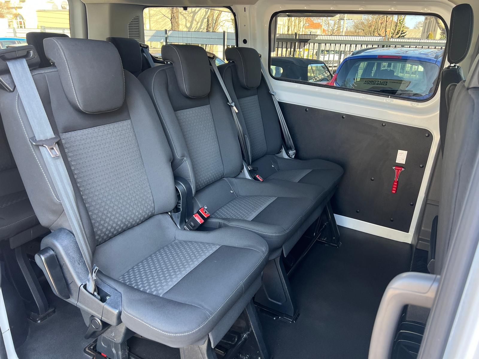 Fahrzeugabbildung Ford Tourneo Custom 9-Sitzer Bus +DAB+TEMPOMAT+PDC+