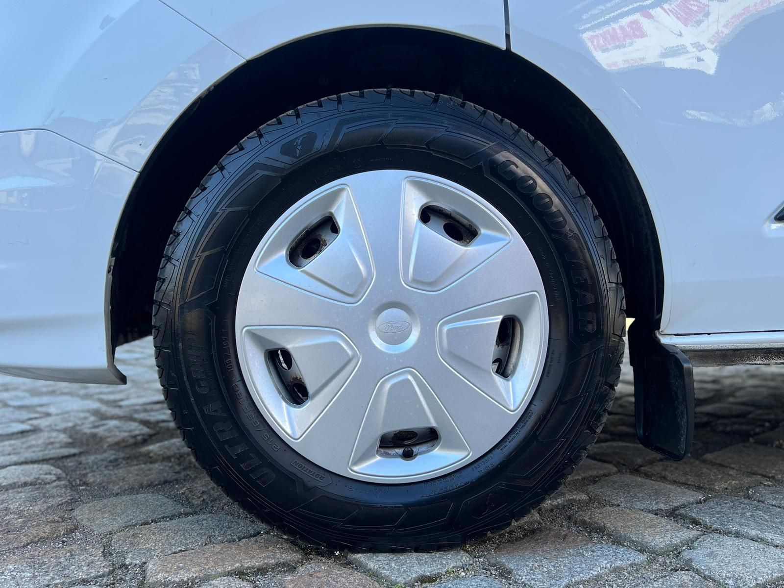 Fahrzeugabbildung Ford Tourneo Custom 9-Sitzer Bus +DAB+TEMPOMAT+PDC+