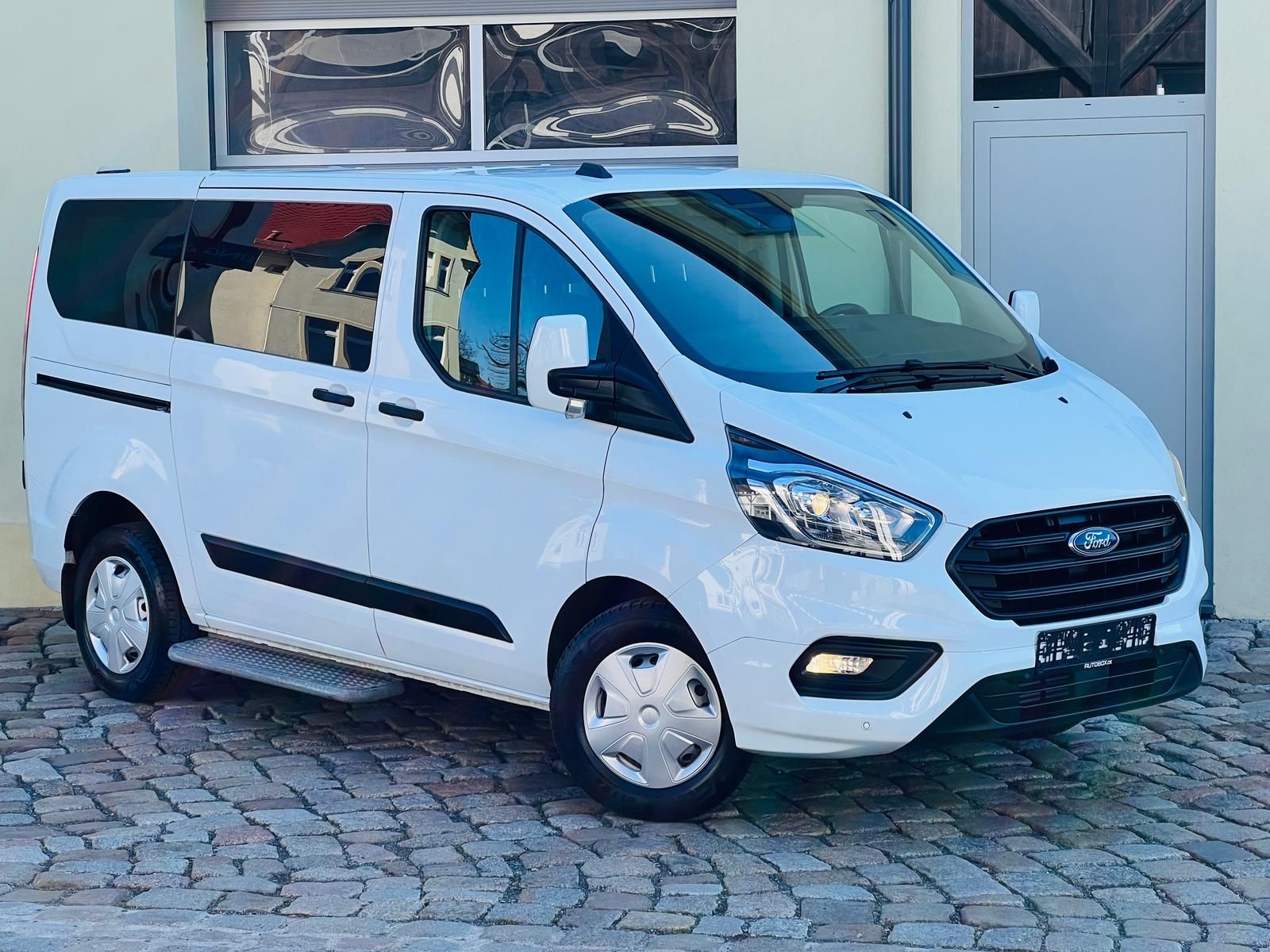 Fahrzeugabbildung Ford Tourneo Custom 9-Sitzer Bus +DAB+TEMPOMAT+PDC+