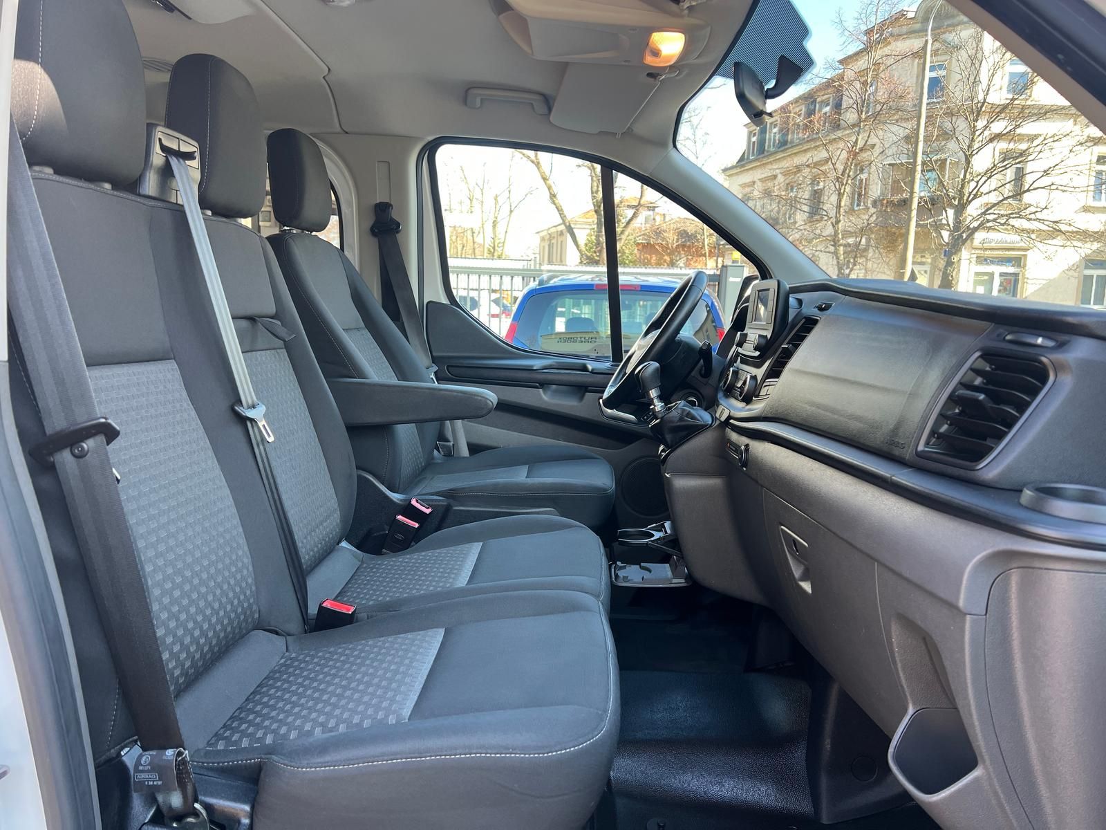 Fahrzeugabbildung Ford Tourneo Custom 9-Sitzer Bus +DAB+TEMPOMAT+PDC+