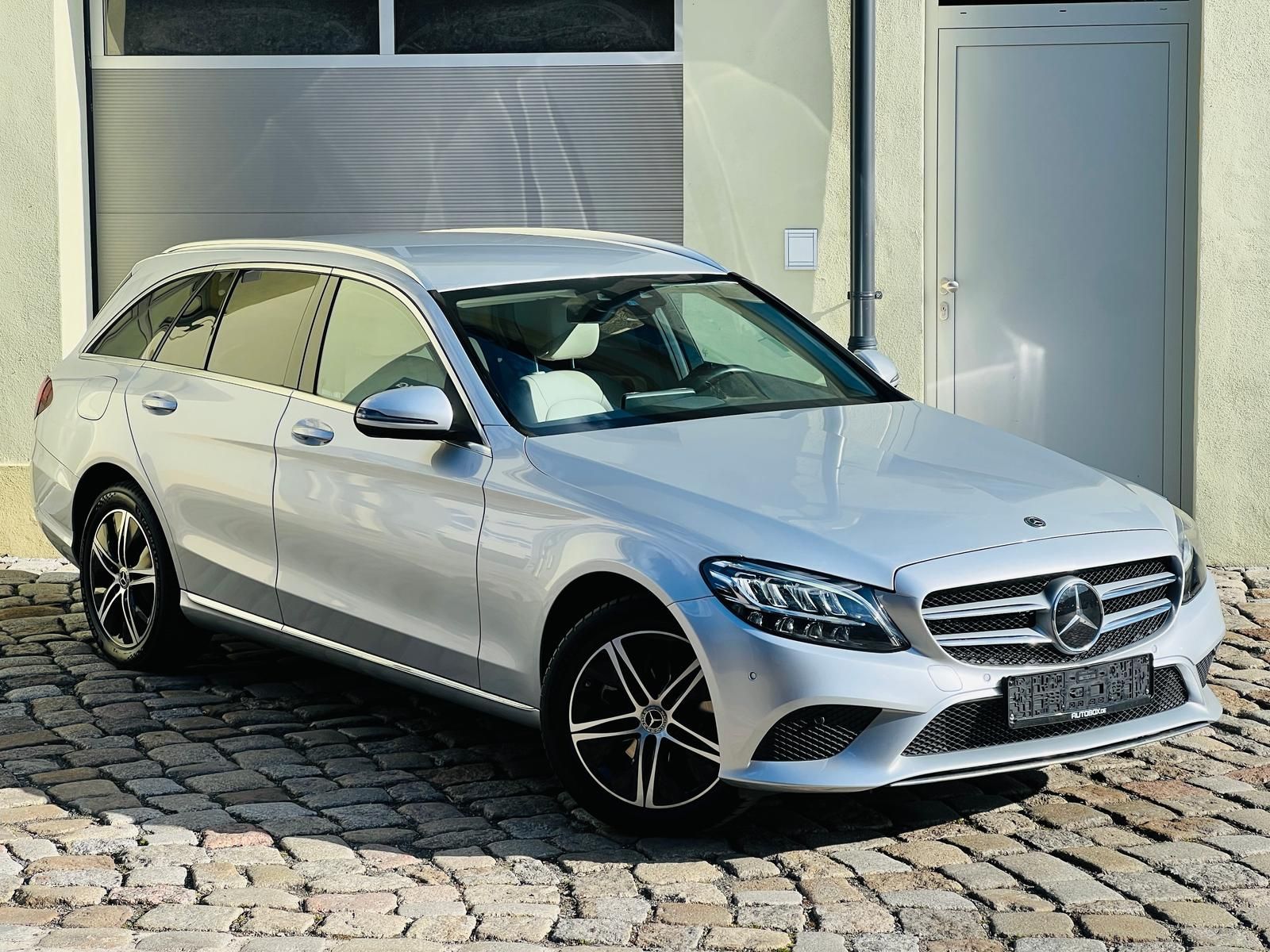 Fahrzeugabbildung Mercedes-Benz C 220 T d 4Matic +ACC+AHK+CARPLAY+DAB+LED+STHZ+
