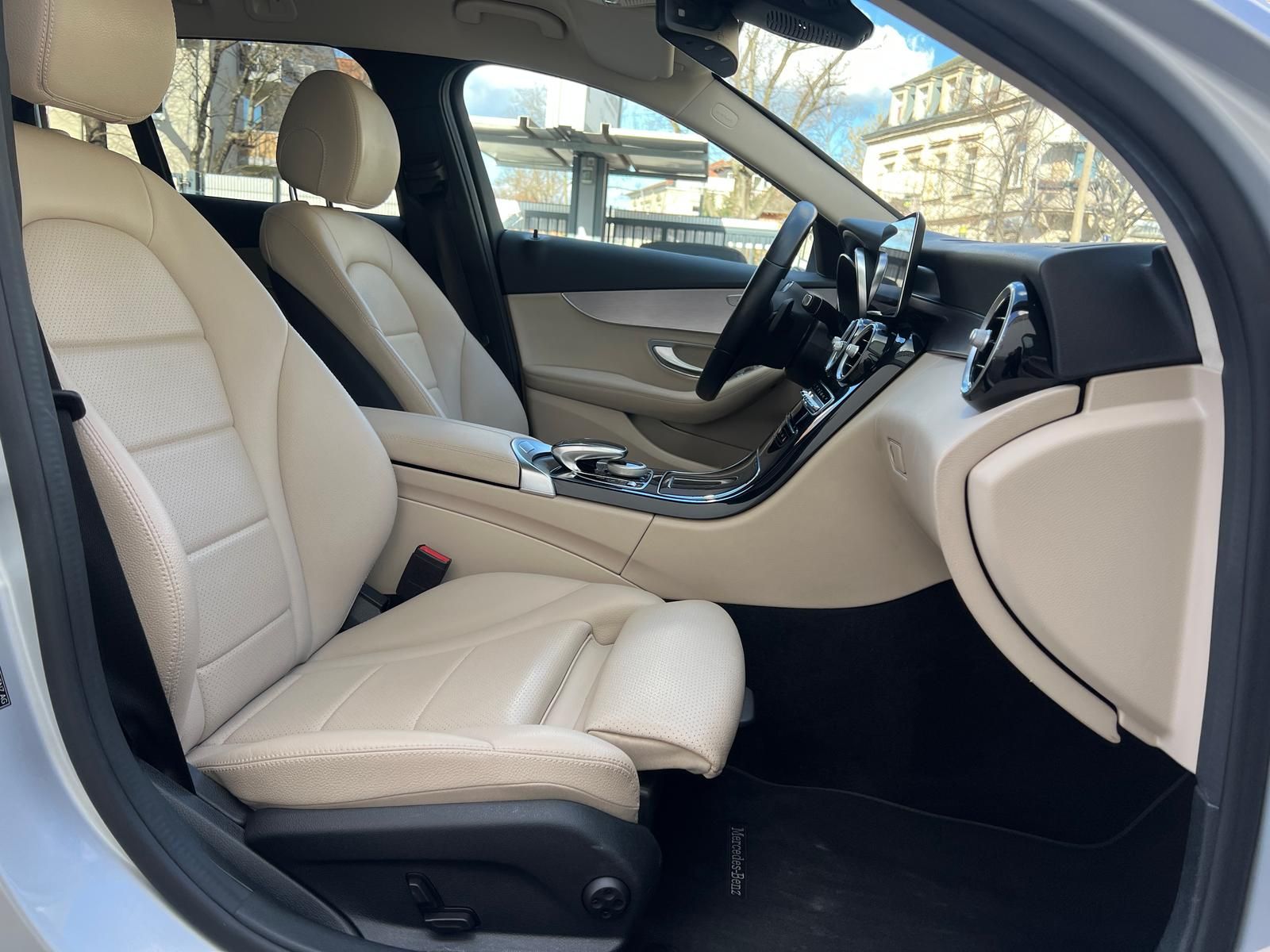 Fahrzeugabbildung Mercedes-Benz C 220 T d 4Matic +ACC+AHK+CARPLAY+DAB+LED+STHZ+