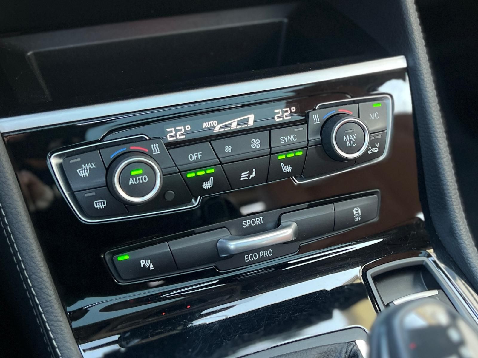 Fahrzeugabbildung BMW 218d xDrive Luxury Line+AHK+CAM+HUD+LED+PANO+