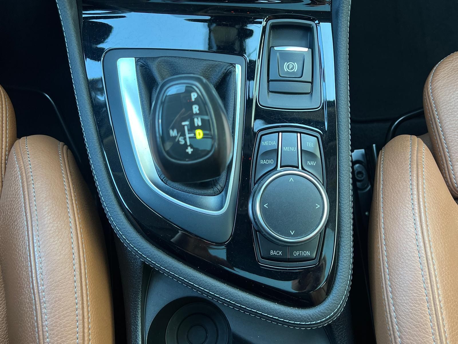 Fahrzeugabbildung BMW 218d xDrive Luxury Line+AHK+CAM+HUD+LED+PANO+