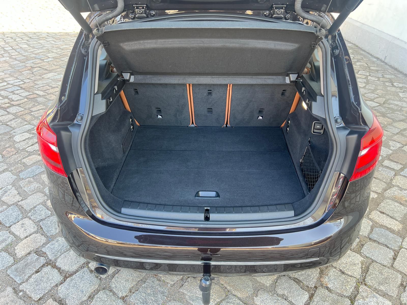 Fahrzeugabbildung BMW 218d xDrive Luxury Line+AHK+CAM+HUD+LED+PANO+