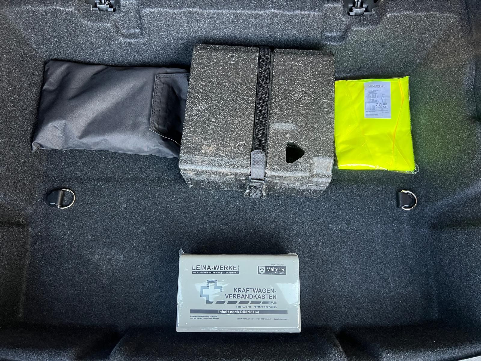 Fahrzeugabbildung BMW 218d xDrive Luxury Line+AHK+CAM+HUD+LED+PANO+