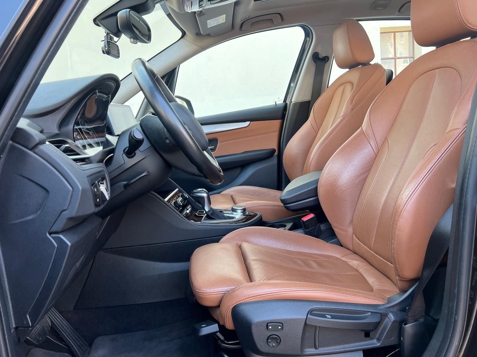 Fahrzeugabbildung BMW 218d xDrive Luxury Line+AHK+CAM+HUD+LED+PANO+