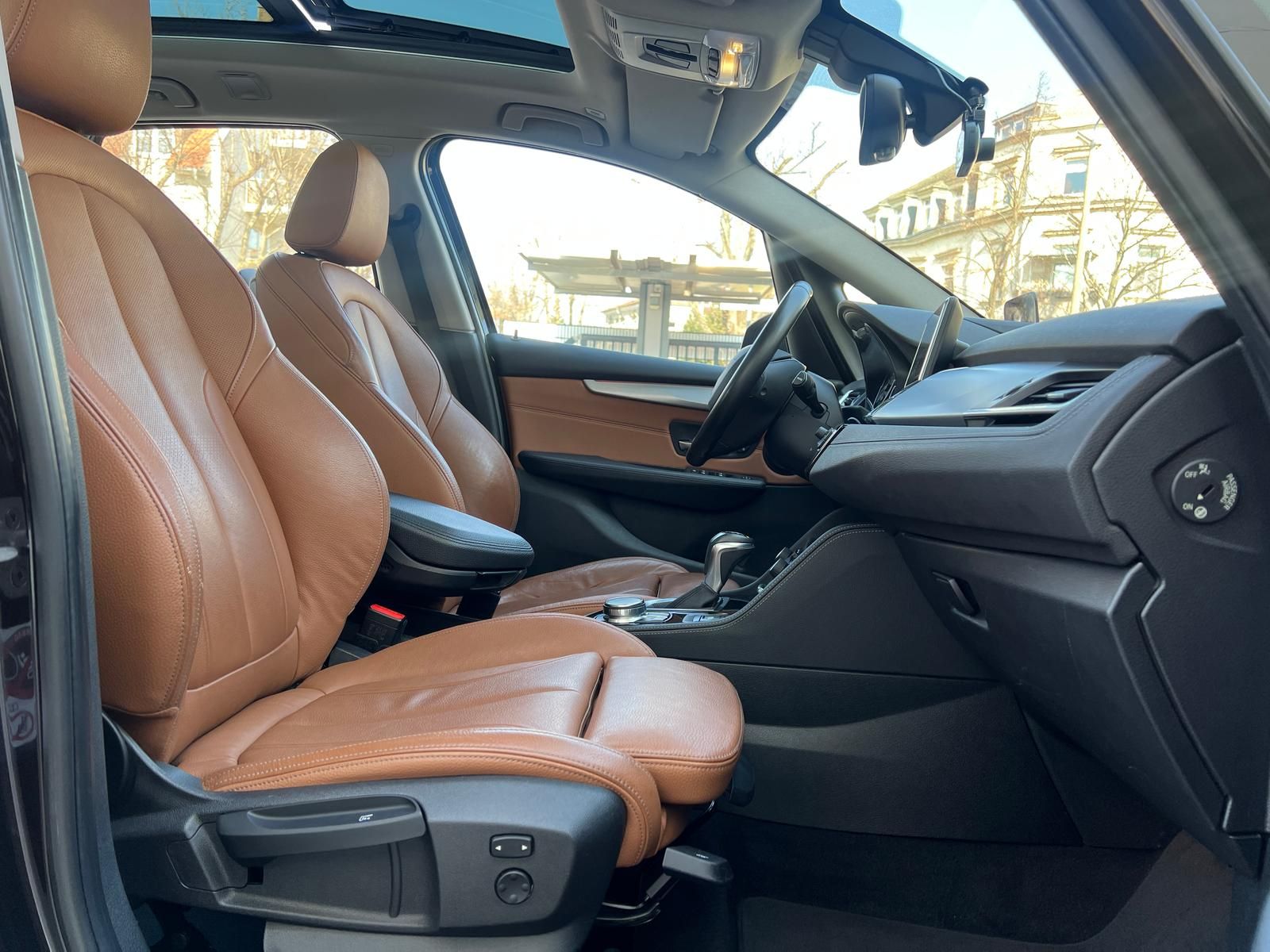 Fahrzeugabbildung BMW 218d xDrive Luxury Line+AHK+CAM+HUD+LED+PANO+