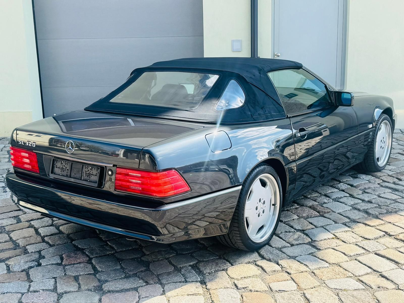 Fahrzeugabbildung Mercedes-Benz SL 320 Roadster Automatik