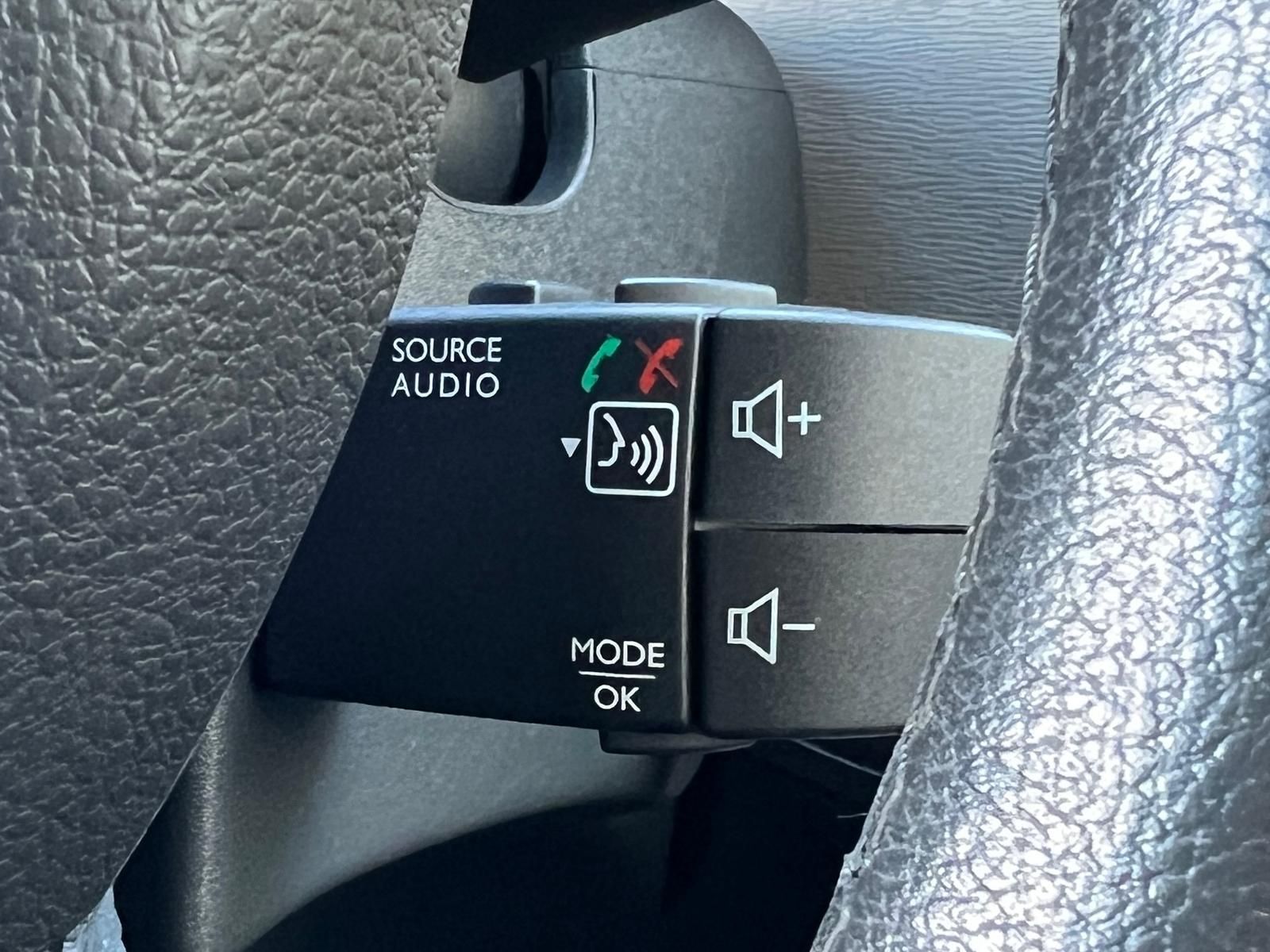 Fahrzeugabbildung Dacia Lodgy 1.2 TCE Prestige +NAVI+SHZ+TEMPO+7 SITZER+