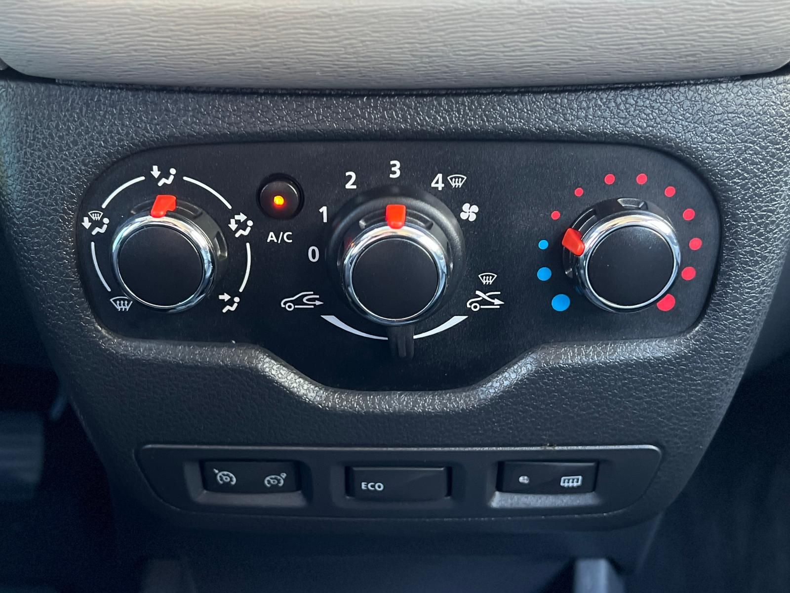 Fahrzeugabbildung Dacia Lodgy 1.2 TCE Prestige +NAVI+SHZ+TEMPO+7 SITZER+