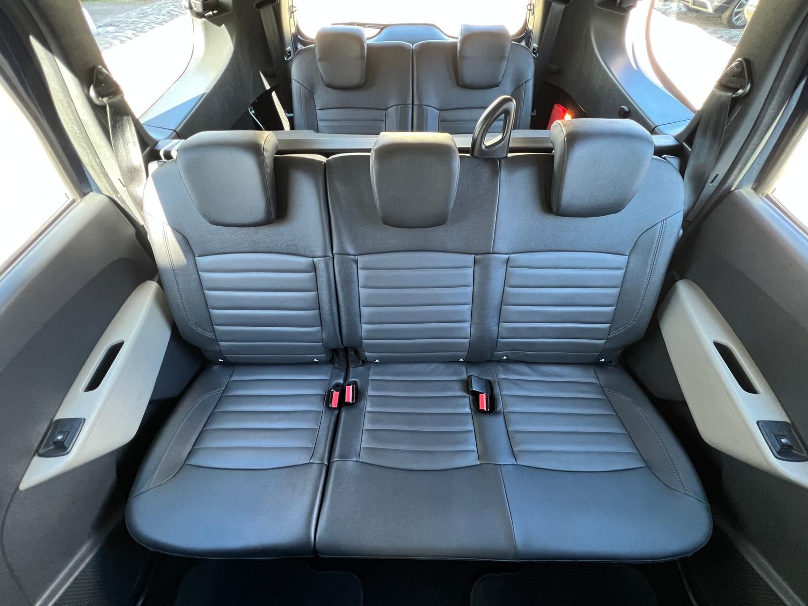 Fahrzeugabbildung Dacia Lodgy 1.2 TCE Prestige +NAVI+SHZ+TEMPO+7 SITZER+