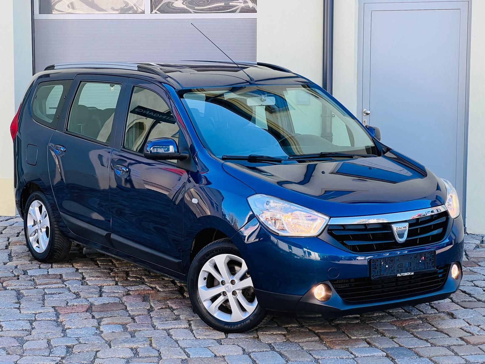 Fahrzeugabbildung Dacia Lodgy 1.2 TCE Prestige +NAVI+SHZ+TEMPO+7 SITZER+