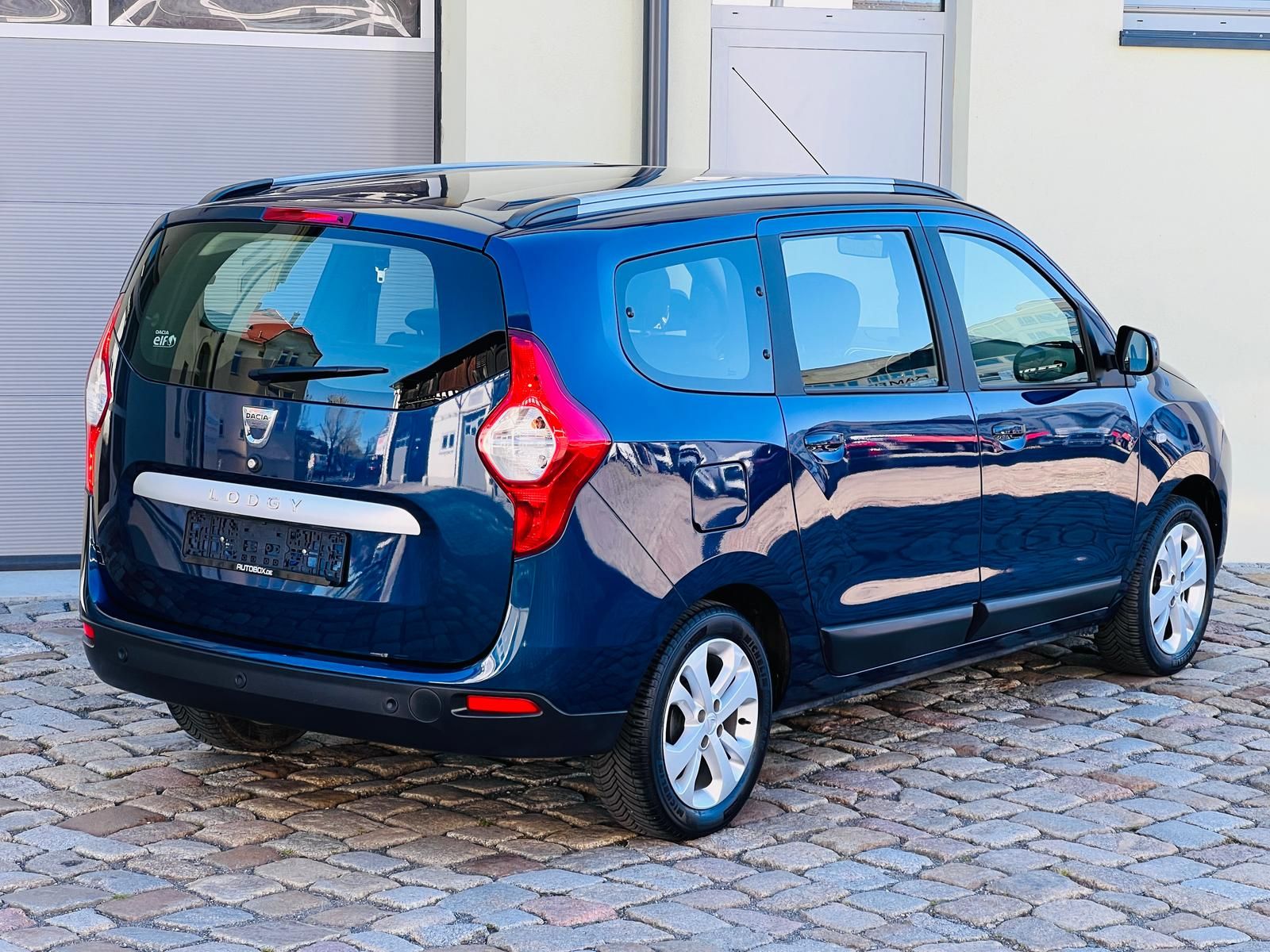 Fahrzeugabbildung Dacia Lodgy 1.2 TCE Prestige +NAVI+SHZ+TEMPO+7 SITZER+