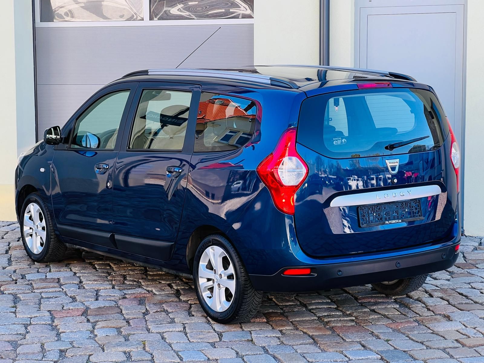 Fahrzeugabbildung Dacia Lodgy 1.2 TCE Prestige +NAVI+SHZ+TEMPO+7 SITZER+