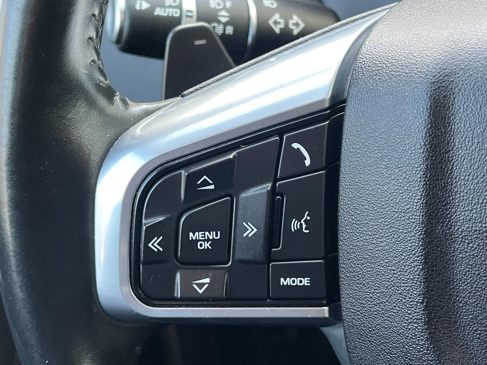 Fahrzeugabbildung Land Rover Discovery Sport 2.0 Td4 SE AWD +AHK+CAM+PANO+