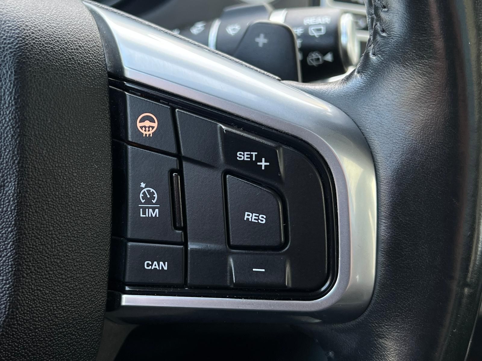 Fahrzeugabbildung Land Rover Discovery Sport 2.0 Td4 SE AWD +AHK+CAM+PANO+