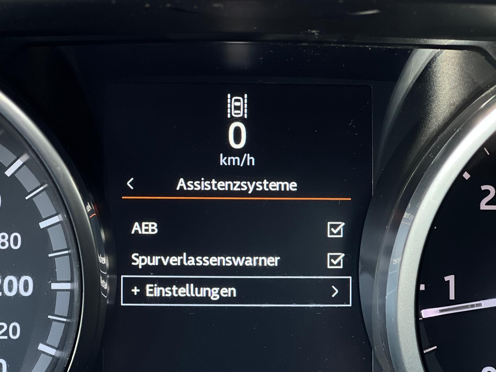 Fahrzeugabbildung Land Rover Discovery Sport 2.0 Td4 SE AWD +AHK+CAM+PANO+