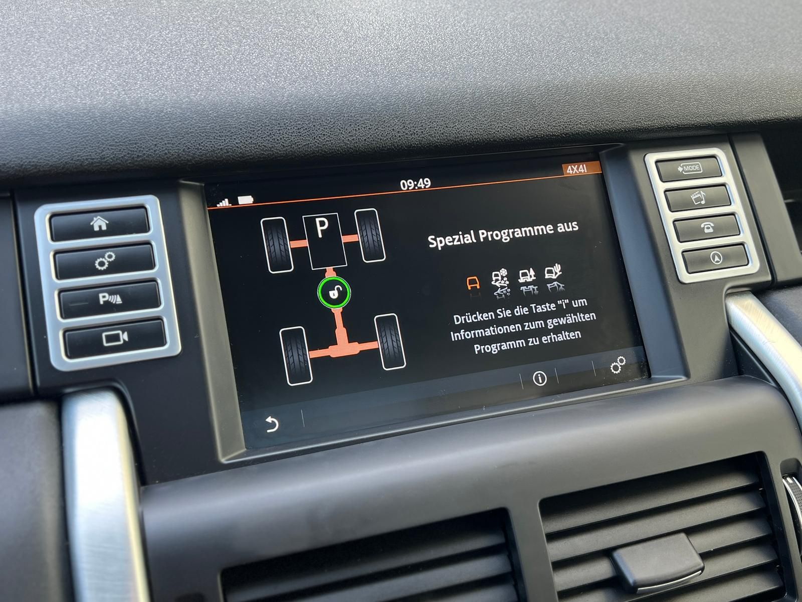 Fahrzeugabbildung Land Rover Discovery Sport 2.0 Td4 SE AWD +AHK+CAM+PANO+