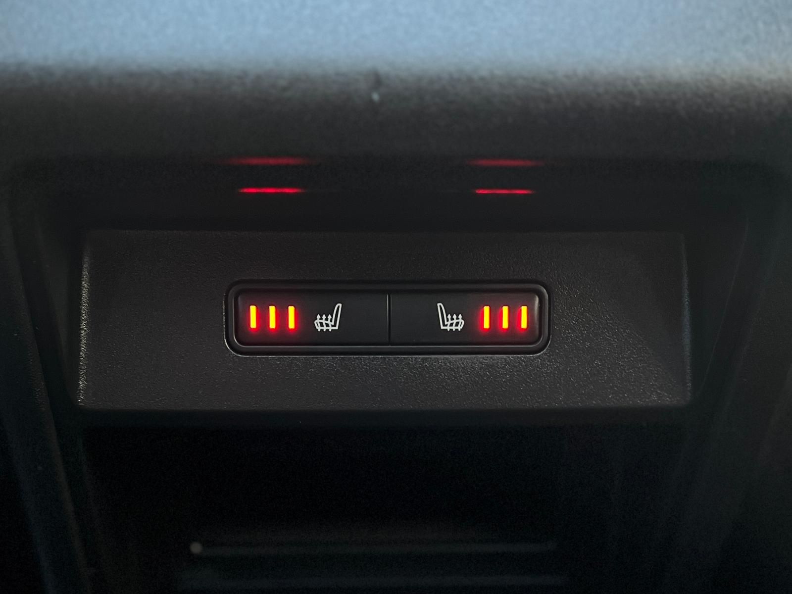 Fahrzeugabbildung Land Rover Discovery Sport 2.0 Td4 SE AWD +AHK+CAM+PANO+