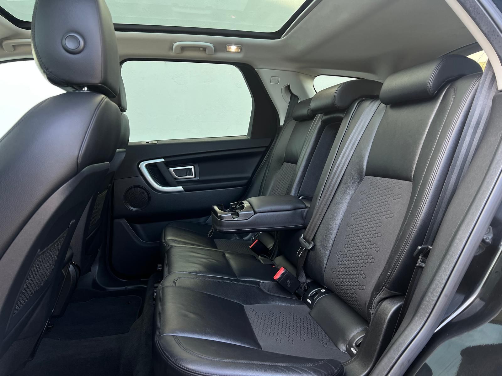 Fahrzeugabbildung Land Rover Discovery Sport 2.0 Td4 SE AWD +AHK+CAM+PANO+