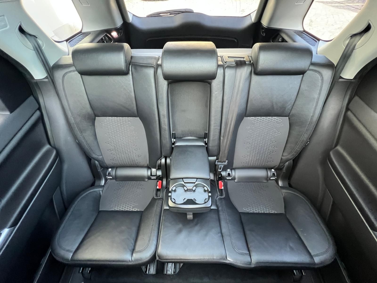 Fahrzeugabbildung Land Rover Discovery Sport 2.0 Td4 SE AWD +AHK+CAM+PANO+