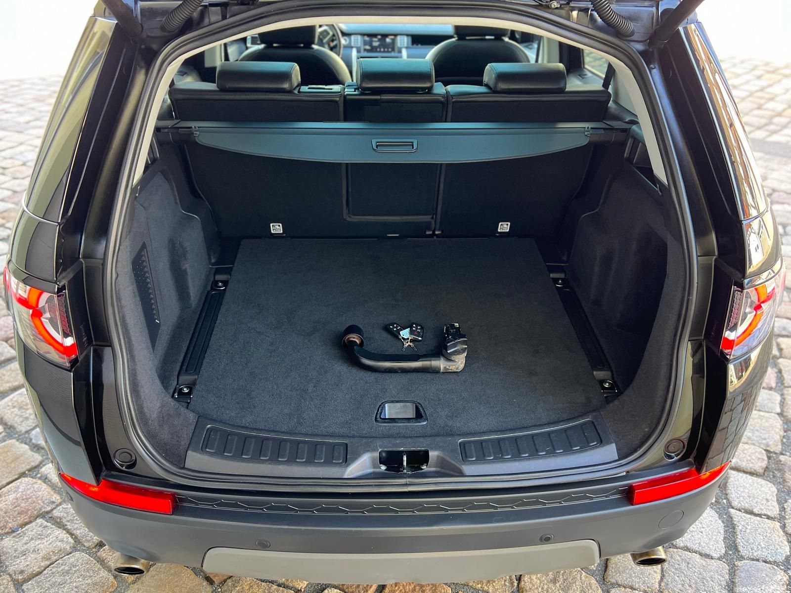 Fahrzeugabbildung Land Rover Discovery Sport 2.0 Td4 SE AWD +AHK+CAM+PANO+