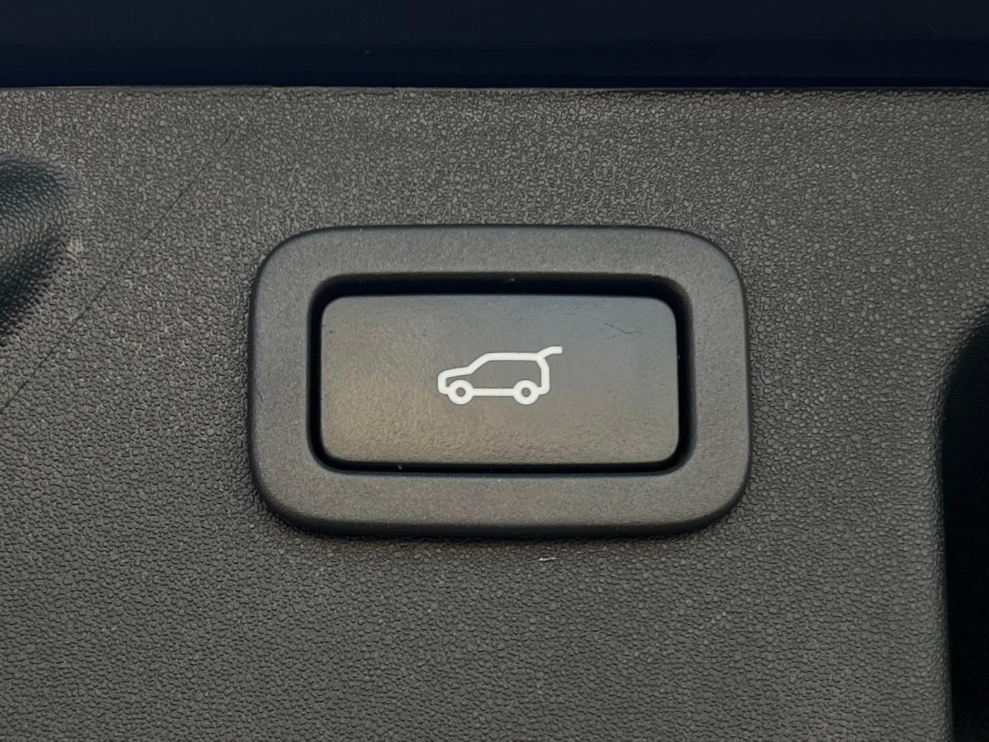 Fahrzeugabbildung Land Rover Discovery Sport 2.0 Td4 SE AWD +AHK+CAM+PANO+