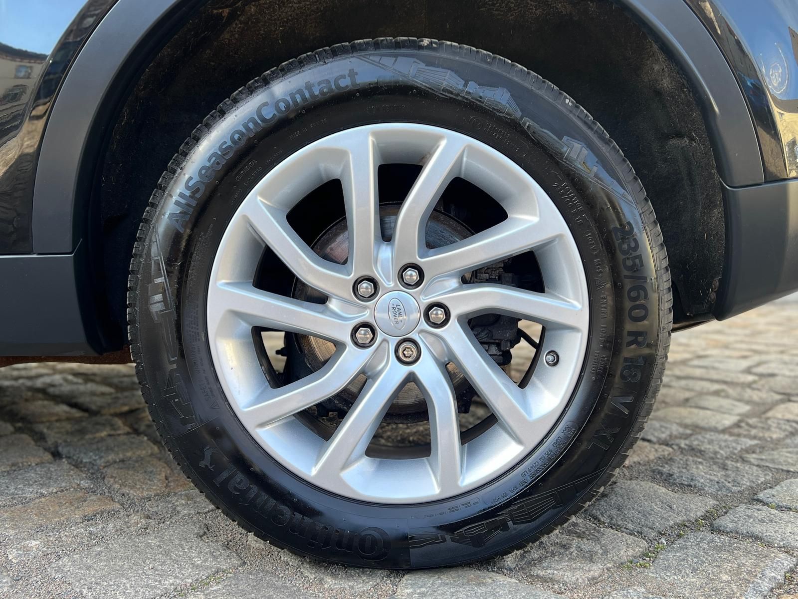 Fahrzeugabbildung Land Rover Discovery Sport 2.0 Td4 SE AWD +AHK+CAM+PANO+