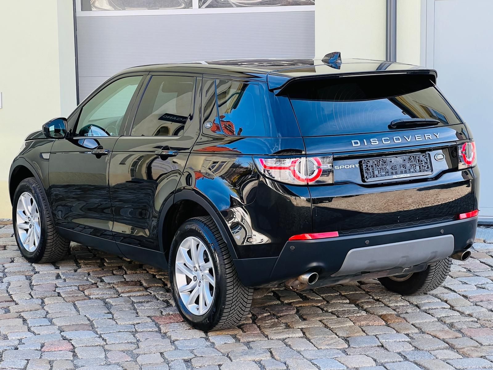 Fahrzeugabbildung Land Rover Discovery Sport 2.0 Td4 SE AWD +AHK+CAM+PANO+