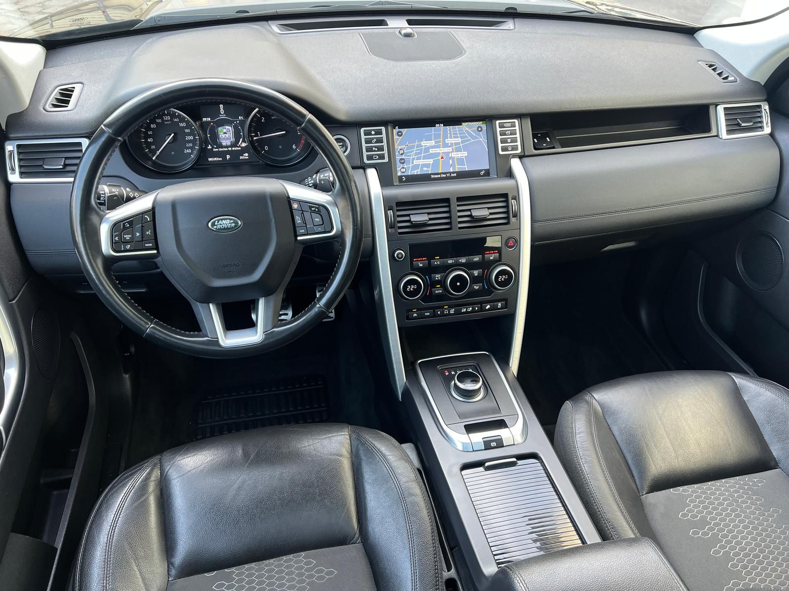 Fahrzeugabbildung Land Rover Discovery Sport 2.0 Td4 SE AWD +AHK+CAM+PANO+