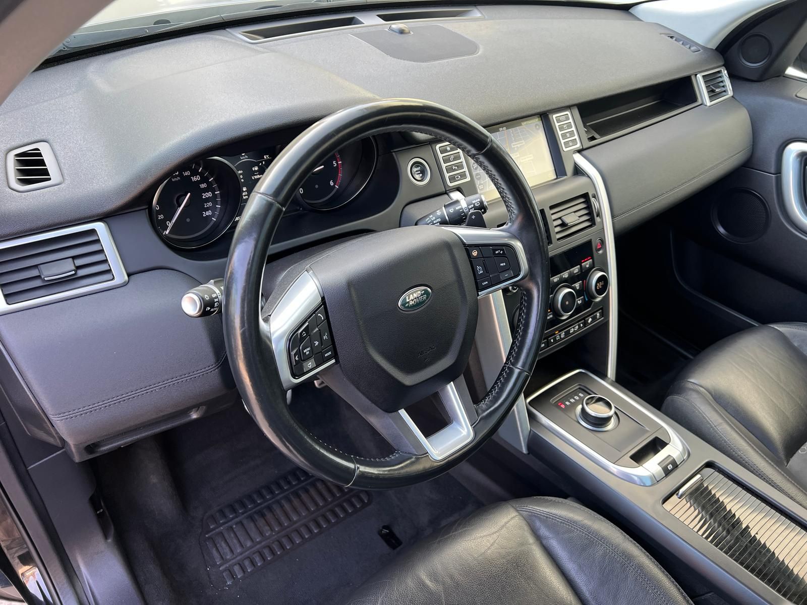 Fahrzeugabbildung Land Rover Discovery Sport 2.0 Td4 SE AWD +AHK+CAM+PANO+