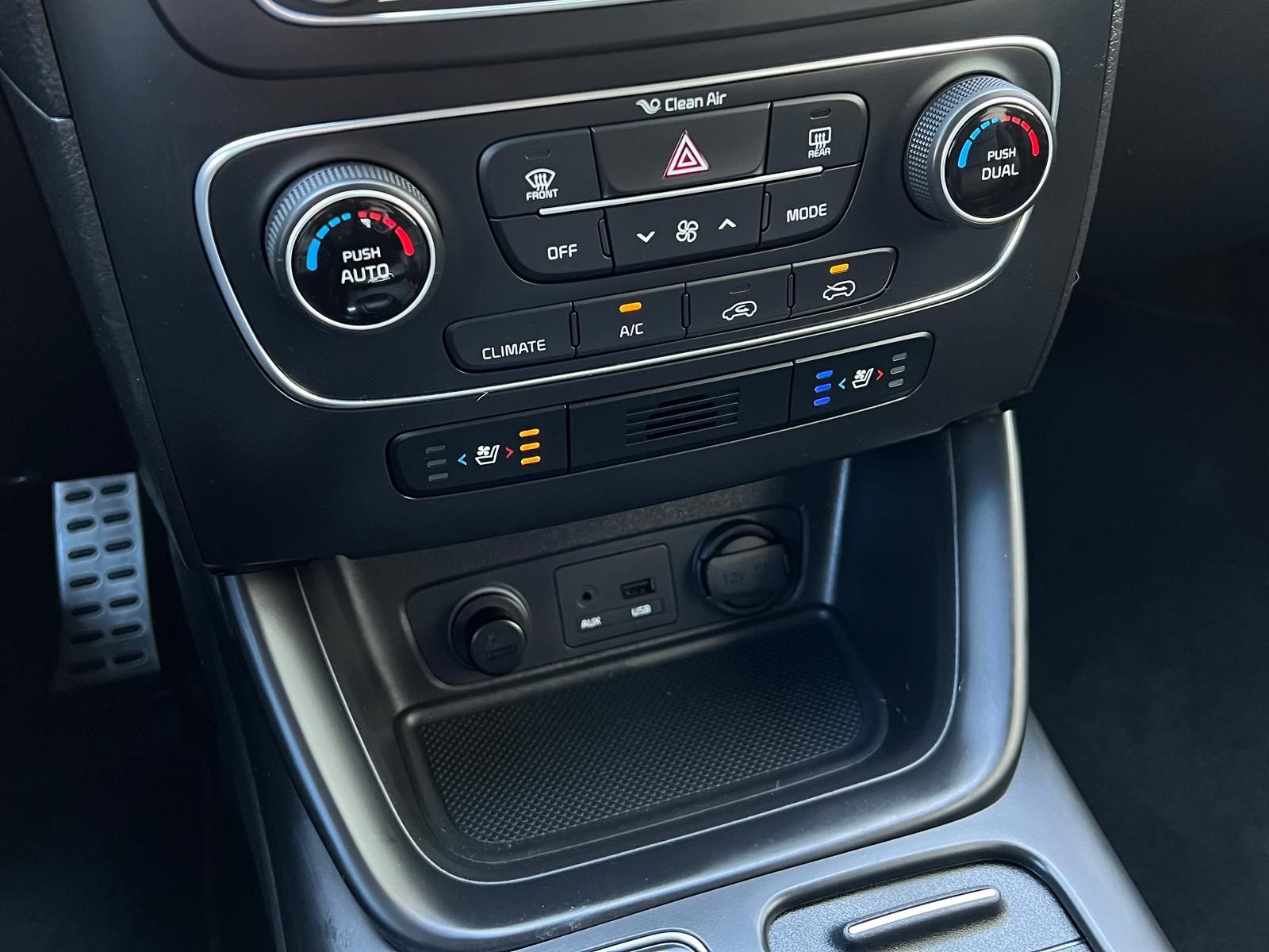 Fahrzeugabbildung Kia Sorento 2.2 CRDi Spirit 4WD +AHK+CAM+PANO+L+N+X+