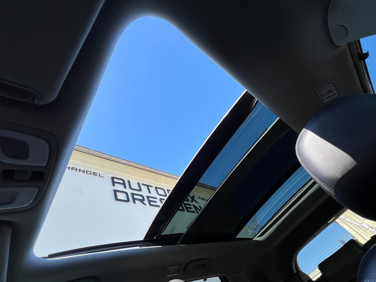 Fahrzeugabbildung Kia Sorento 2.2 CRDi Spirit 4WD +AHK+CAM+PANO+L+N+X+