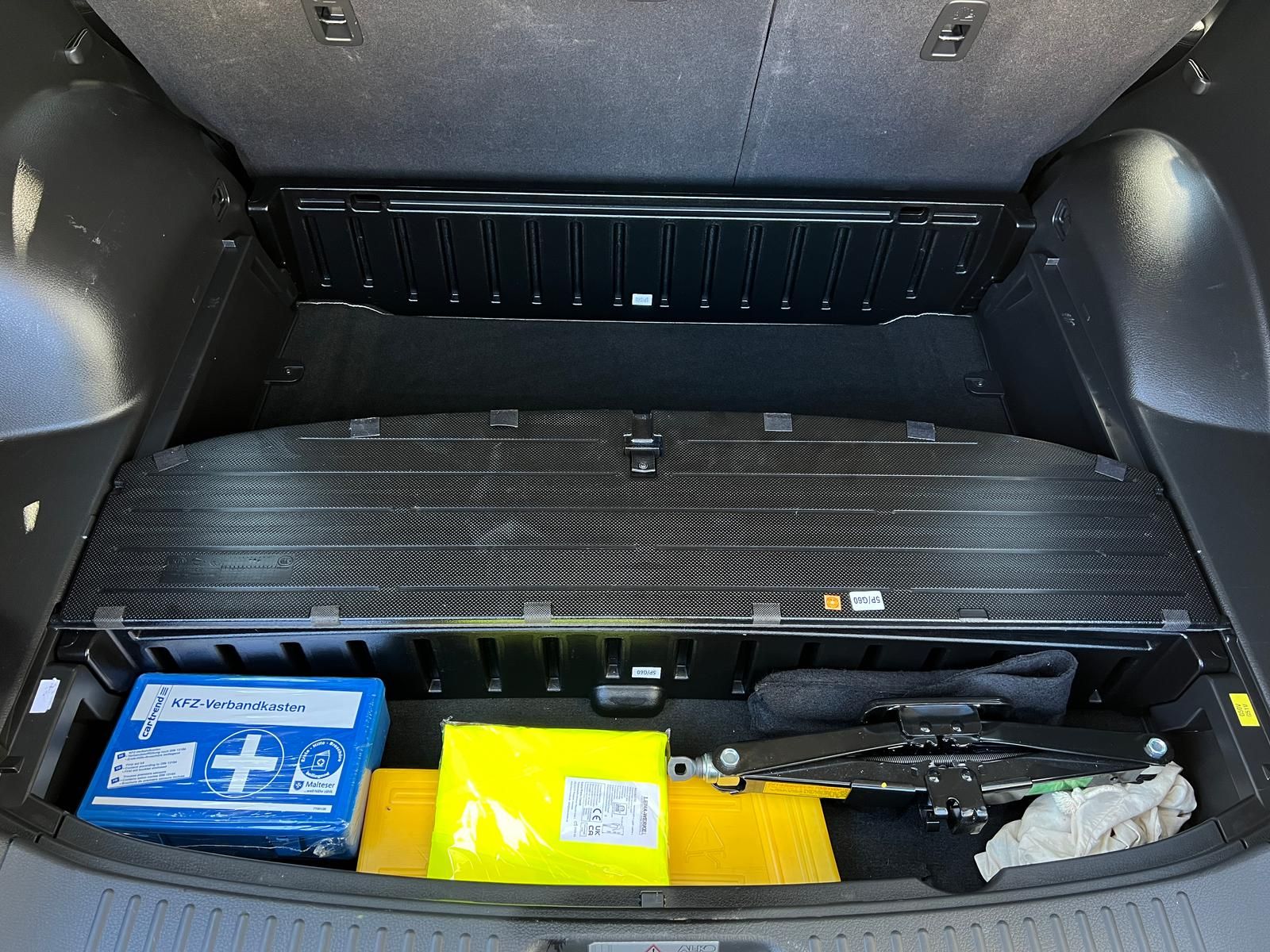 Fahrzeugabbildung Kia Sorento 2.2 CRDi Spirit 4WD +AHK+CAM+PANO+L+N+X+