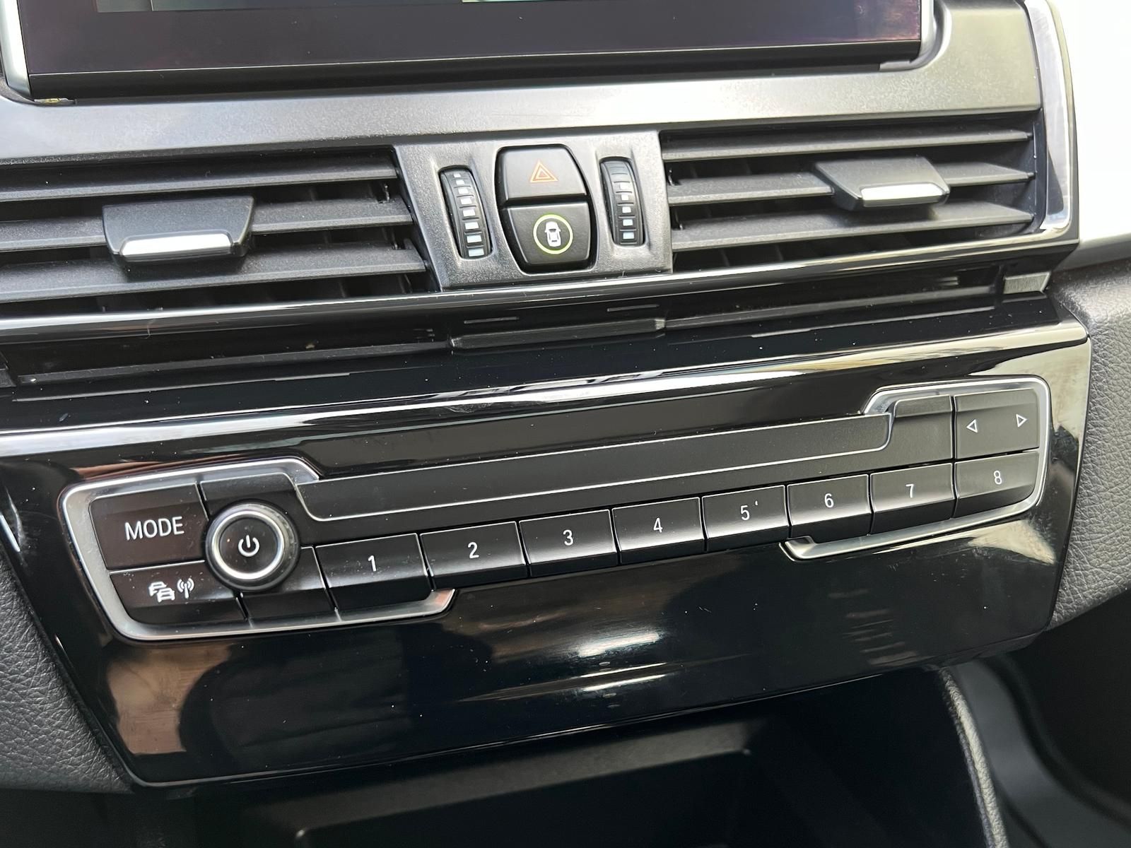 Fahrzeugabbildung BMW 220 Gran Tourer Advantage +AHK+ACC+HUD+LED+NAVI+