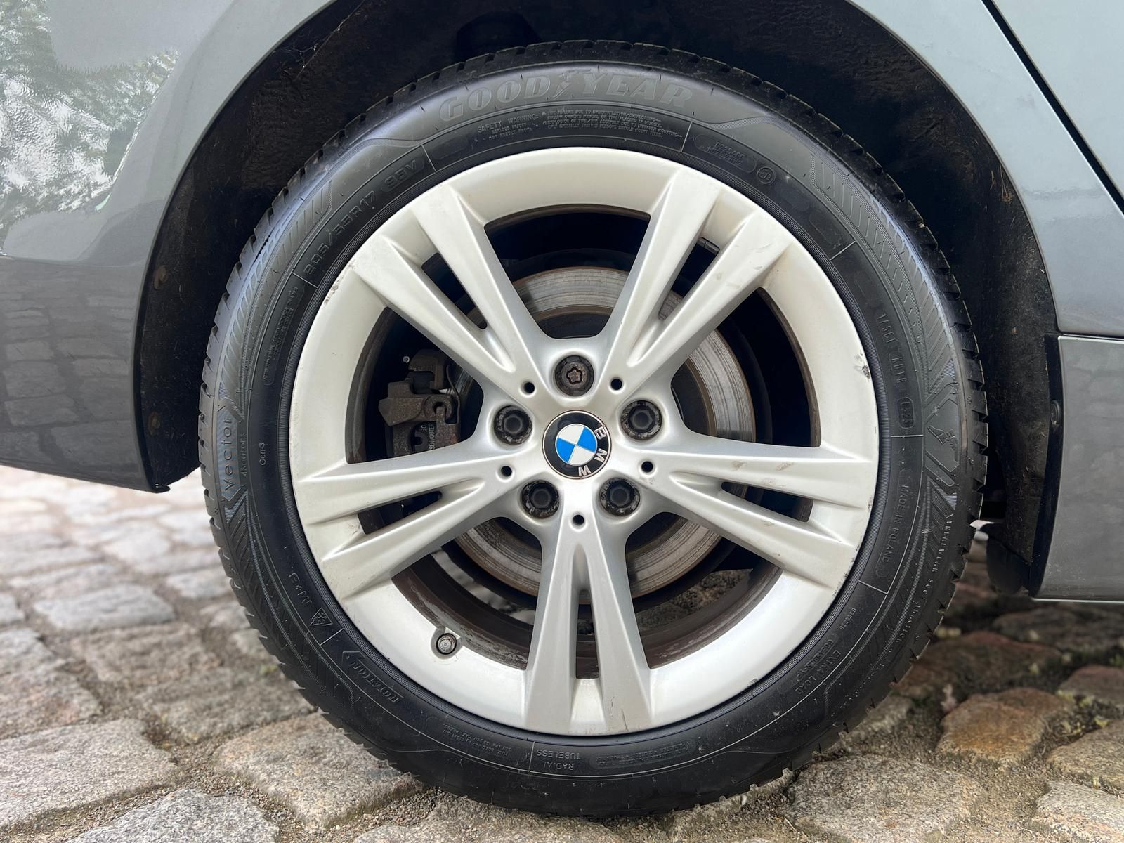 Fahrzeugabbildung BMW 220 Gran Tourer Advantage +AHK+ACC+HUD+LED+NAVI+