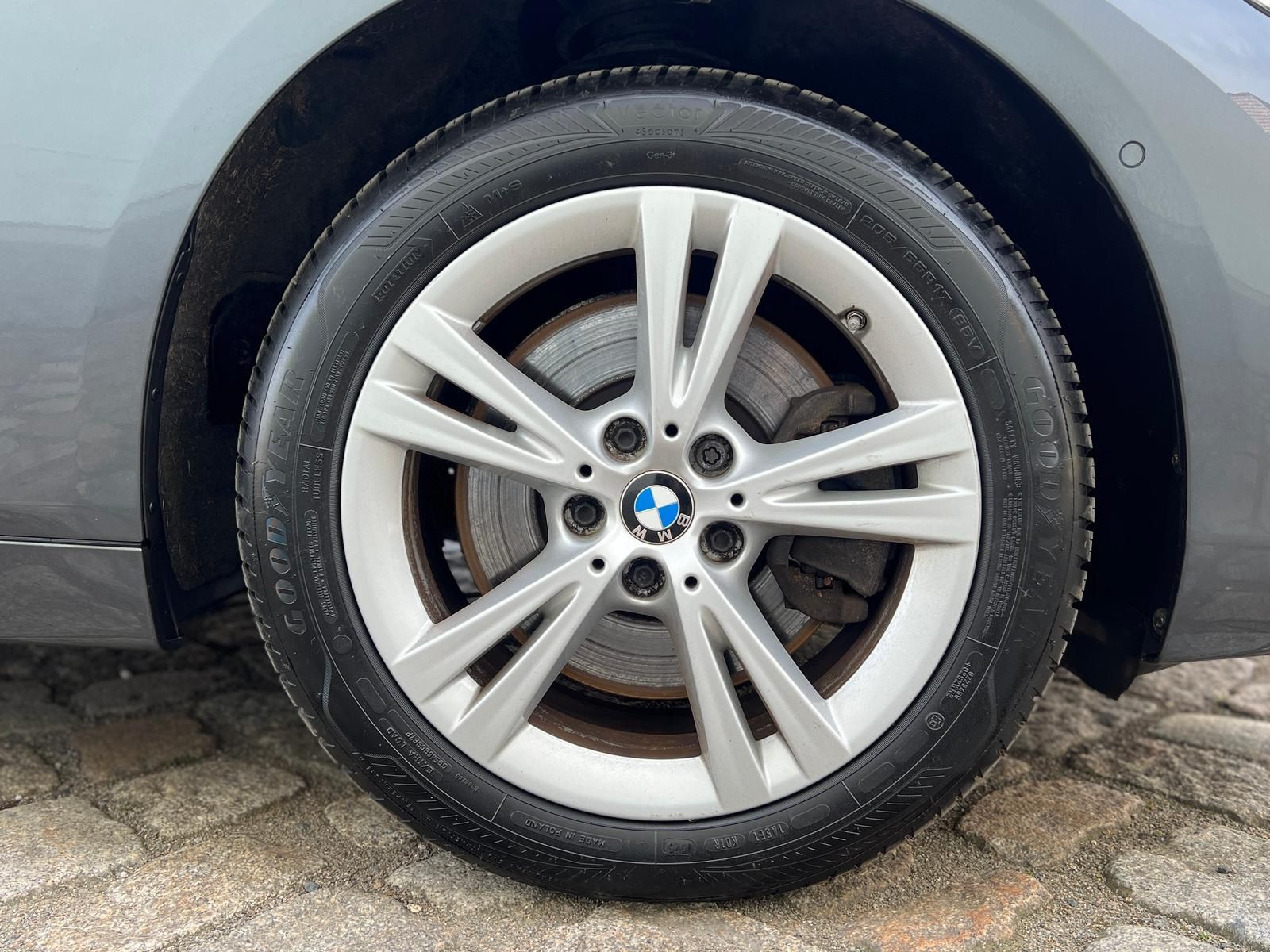 Fahrzeugabbildung BMW 220 Gran Tourer Advantage +AHK+ACC+HUD+LED+NAVI+