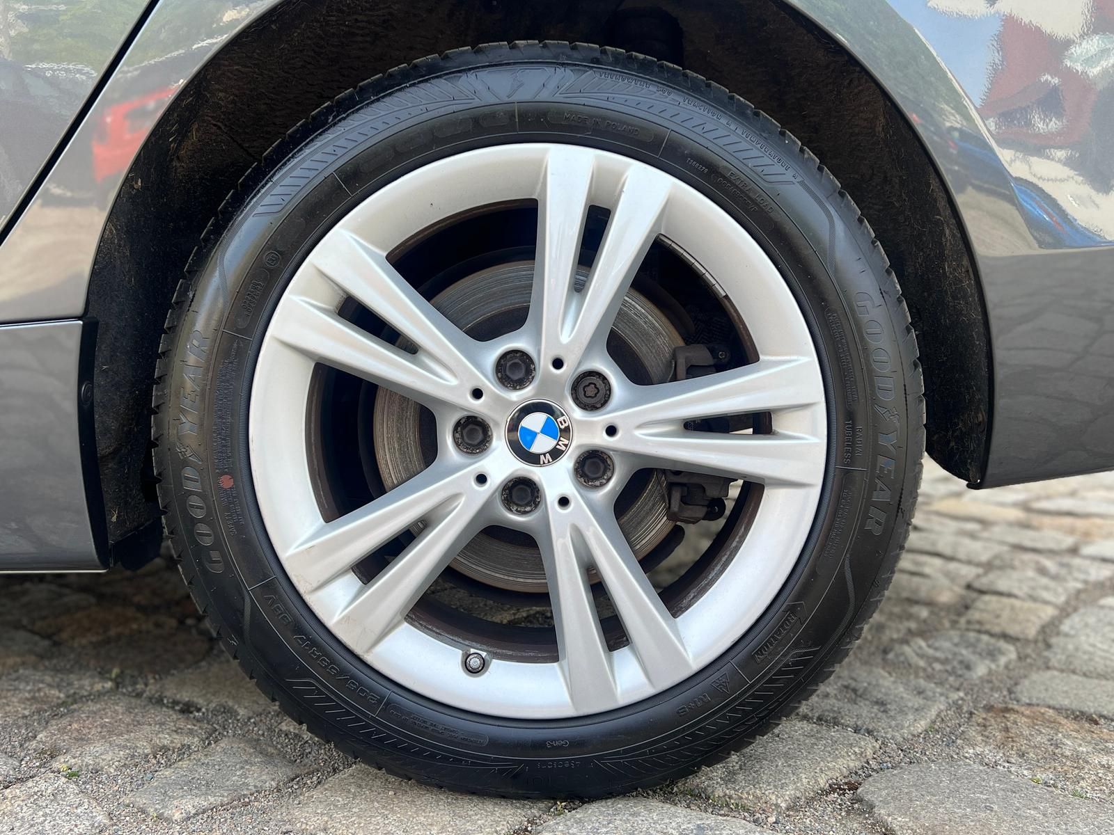 Fahrzeugabbildung BMW 220 Gran Tourer Advantage +AHK+ACC+HUD+LED+NAVI+