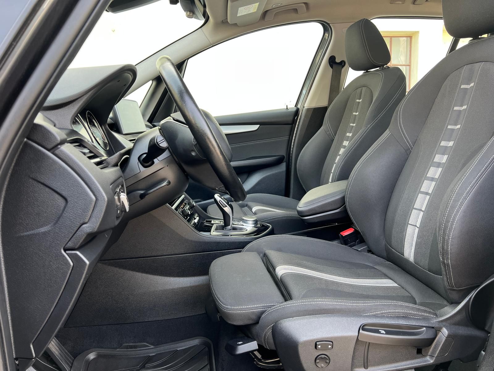 Fahrzeugabbildung BMW 220 Gran Tourer Advantage +AHK+ACC+HUD+LED+NAVI+