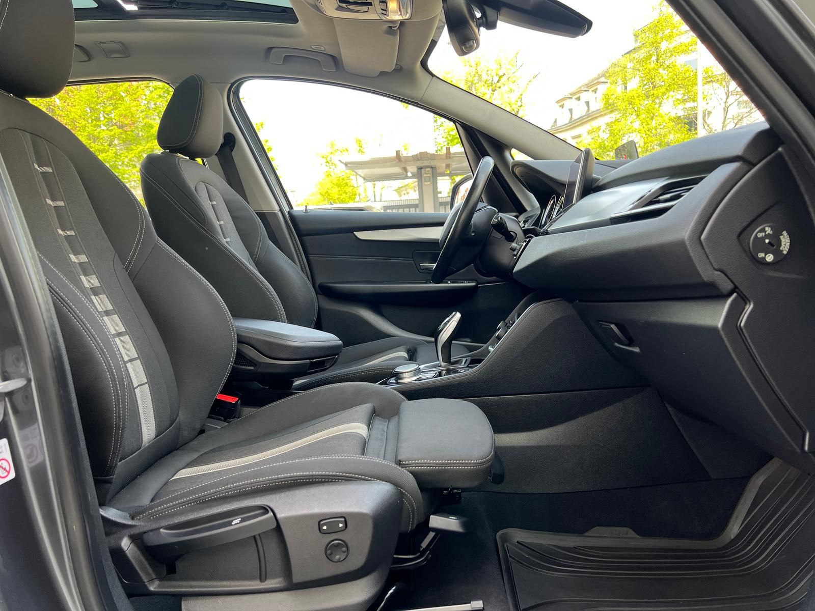Fahrzeugabbildung BMW 220 Gran Tourer Advantage +AHK+ACC+HUD+LED+NAVI+