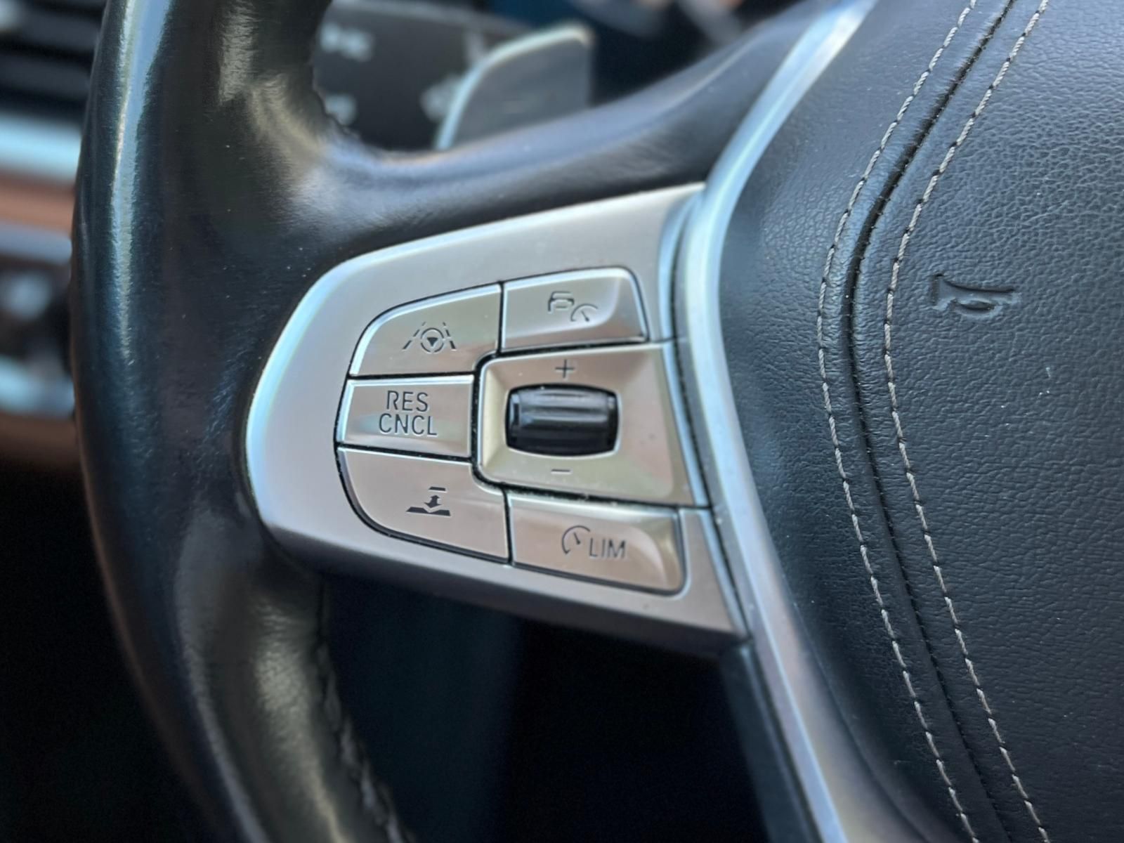 Fahrzeugabbildung BMW 740d xDrive Shadow-Line +CARPLAY+HUD+LASER+360°+