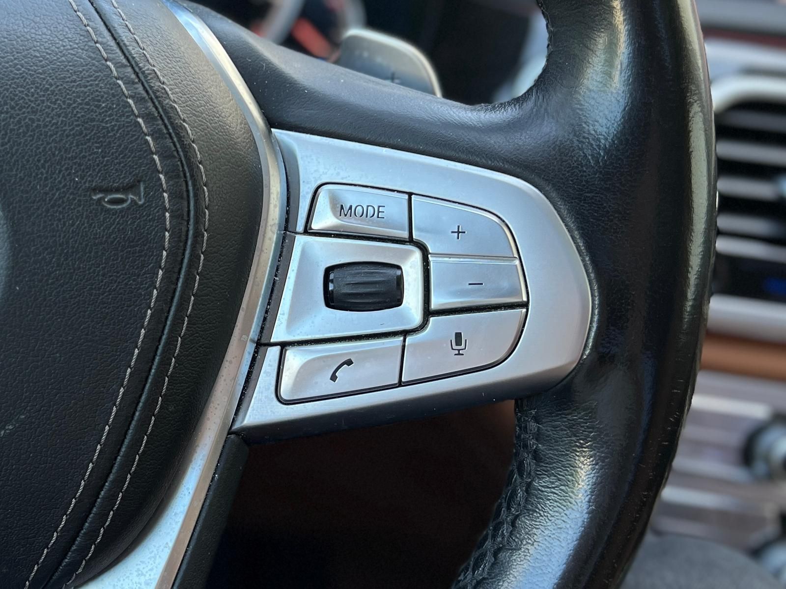 Fahrzeugabbildung BMW 740d xDrive Shadow-Line +CARPLAY+HUD+LASER+360°+