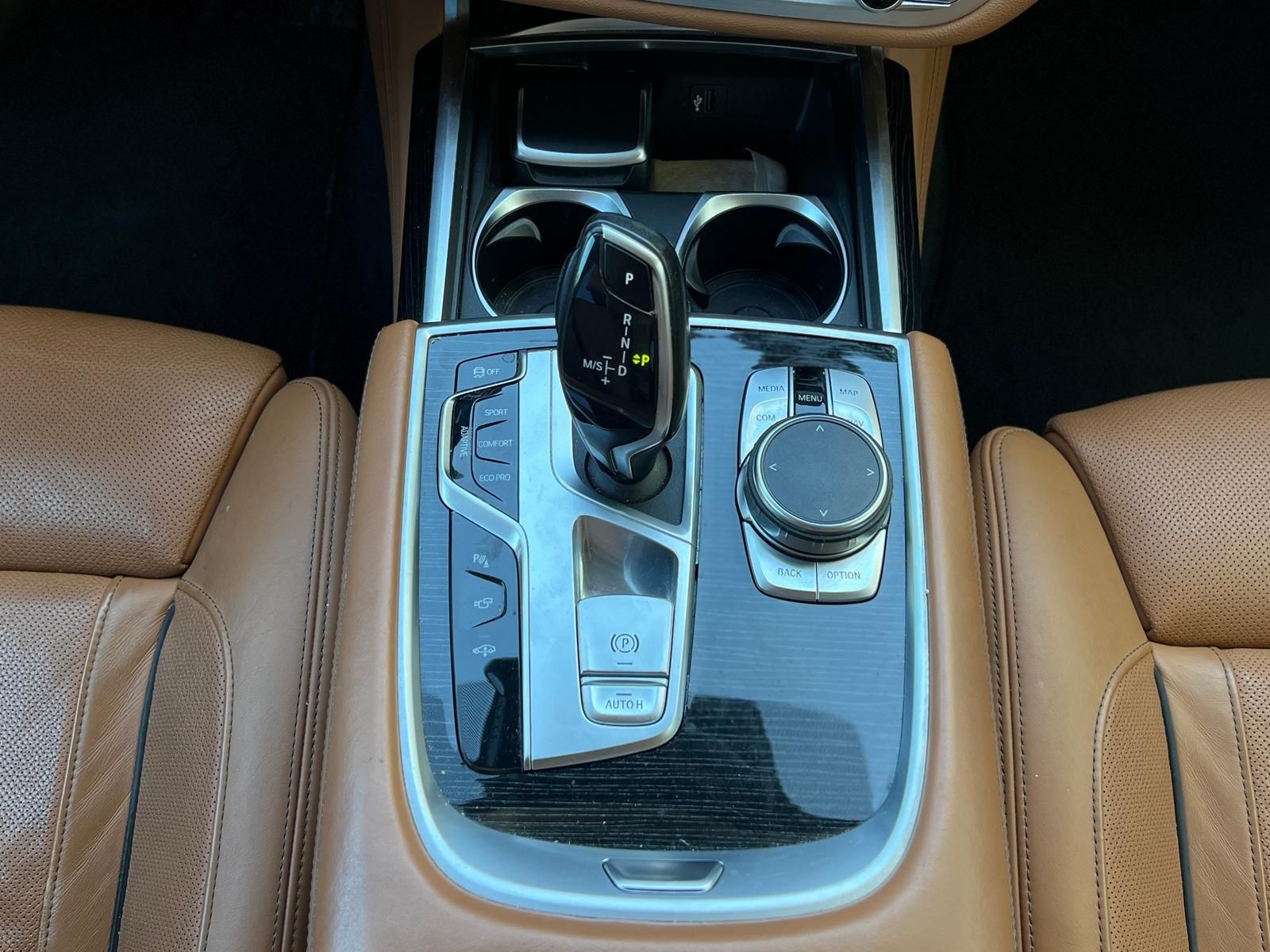 Fahrzeugabbildung BMW 740d xDrive Shadow-Line +CARPLAY+HUD+LASER+360°+
