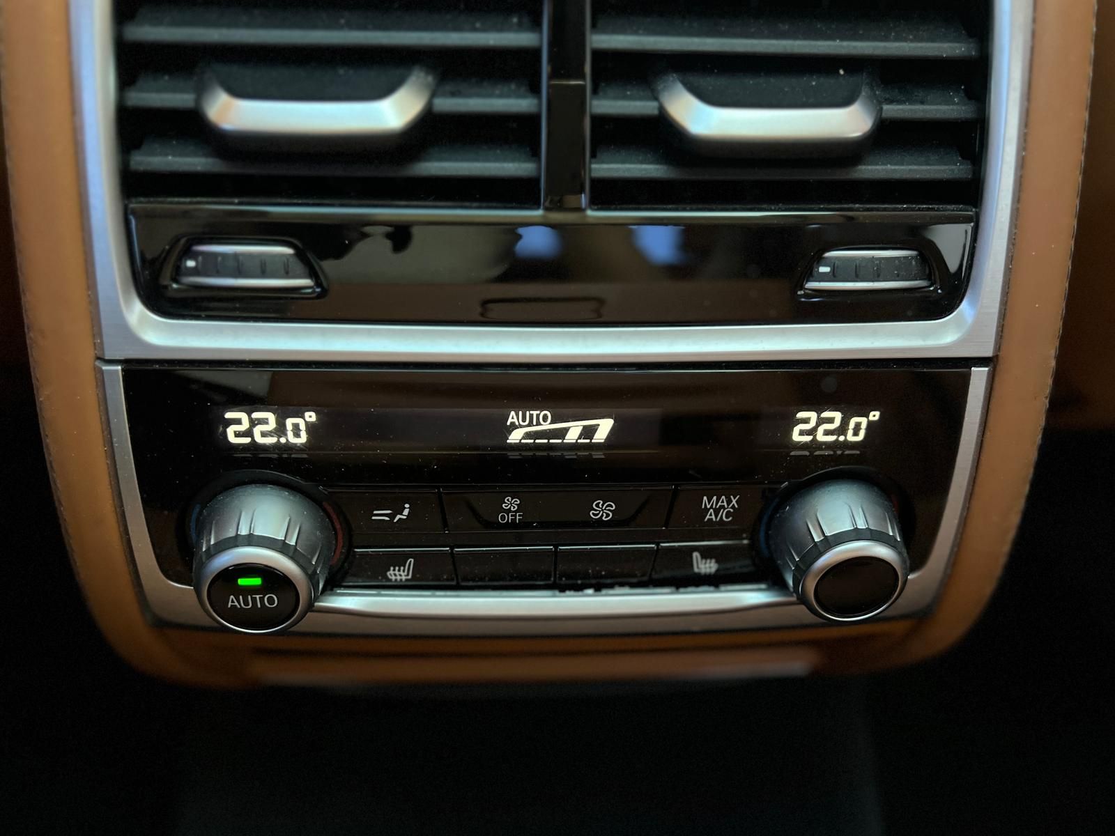 Fahrzeugabbildung BMW 740d xDrive Shadow-Line +CARPLAY+HUD+LASER+360°+