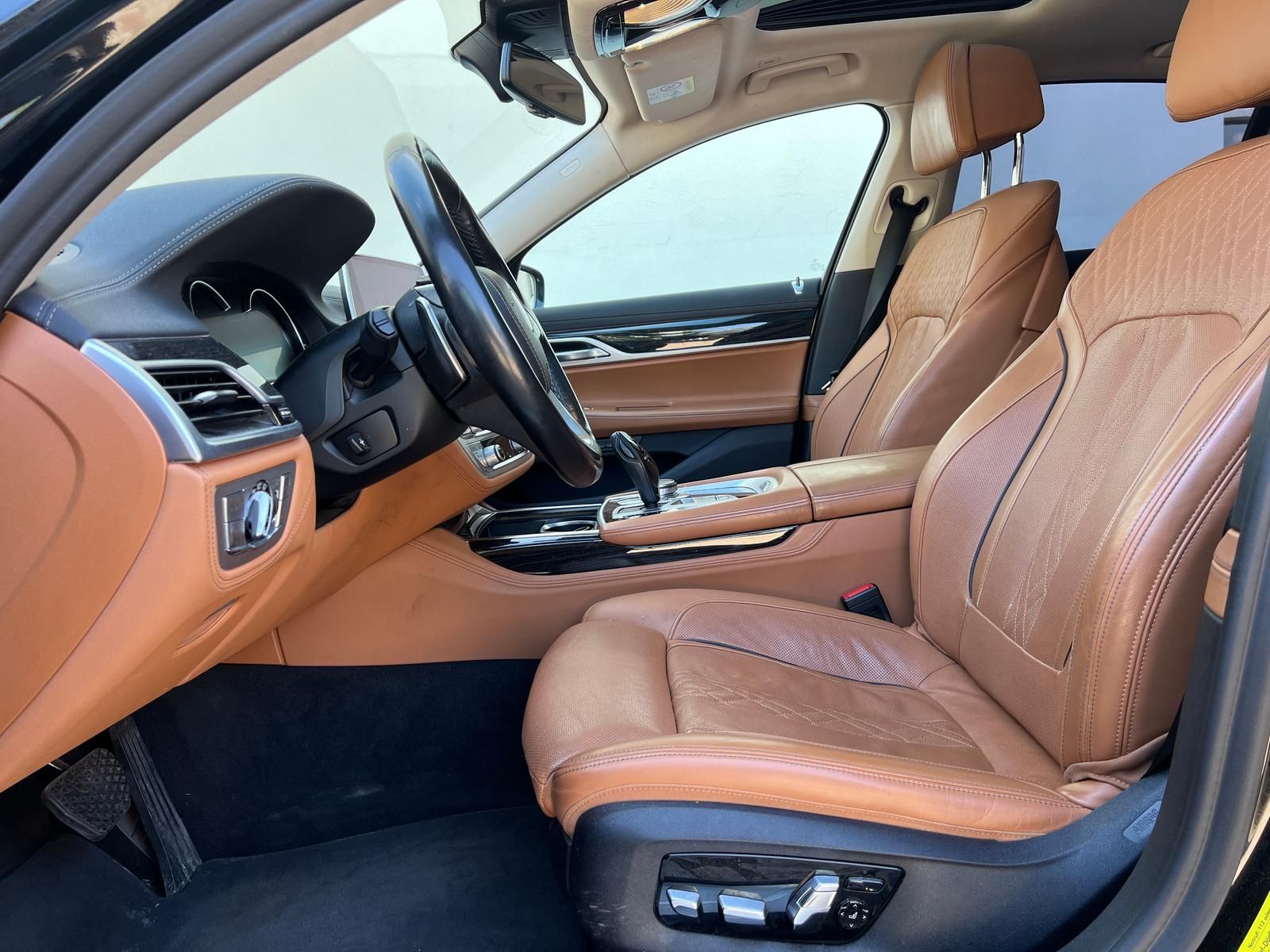 Fahrzeugabbildung BMW 740d xDrive Shadow-Line +CARPLAY+HUD+LASER+360°+