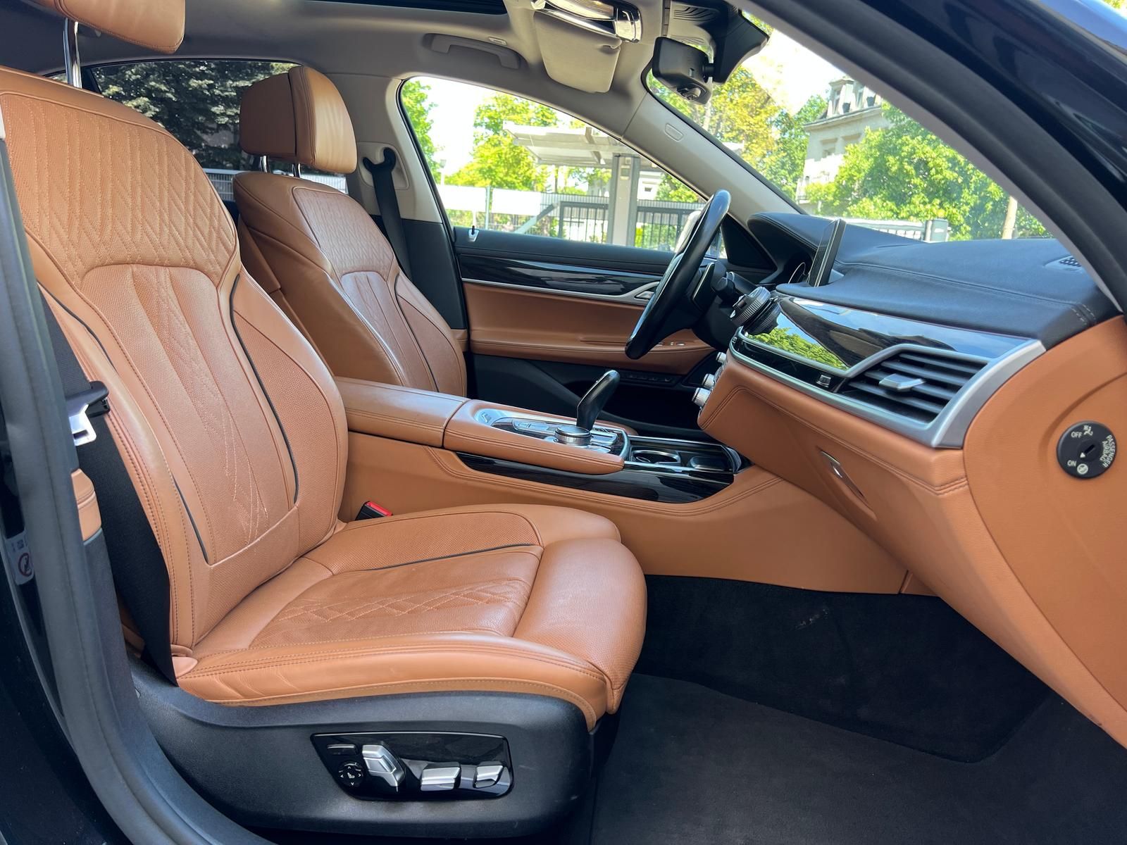 Fahrzeugabbildung BMW 740d xDrive Shadow-Line +CARPLAY+HUD+LASER+360°+
